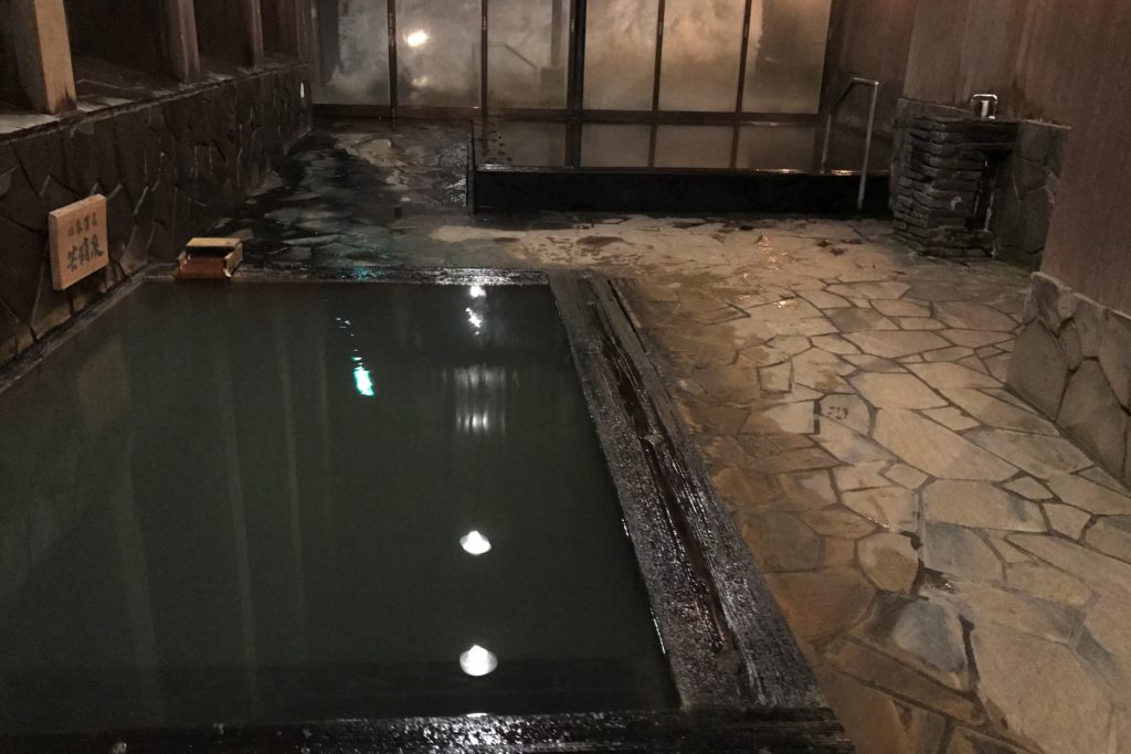 石造りの浴場にある温泉