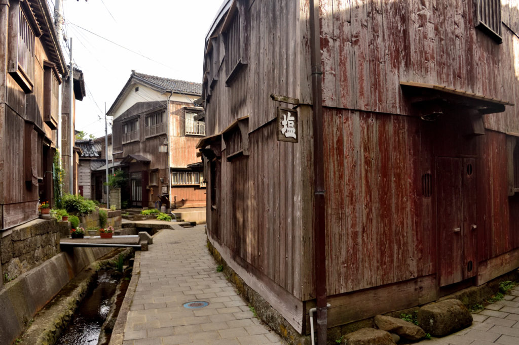 宿根木の町の小路