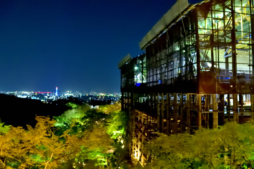 京都の夜景と清水寺の舞台