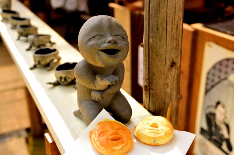 笠間の陶炎祭の陶器の人形