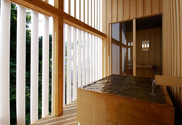 銀山温泉の藤屋の半露天風呂