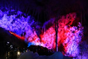 あしがくぼの氷柱2025のライトアップ日程・時間や予約は？アクセスや駐車場は？
