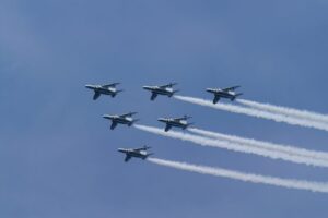 小牧基地オープンベース2026のブルーインパルス飛行時間やプログラムは?駐車場やアクセス・シャトルバスは?