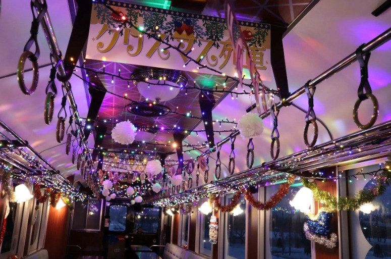 クリスマス列車2025の期間・運行時間や運賃は?プレゼントやアクセスや駐車場は?